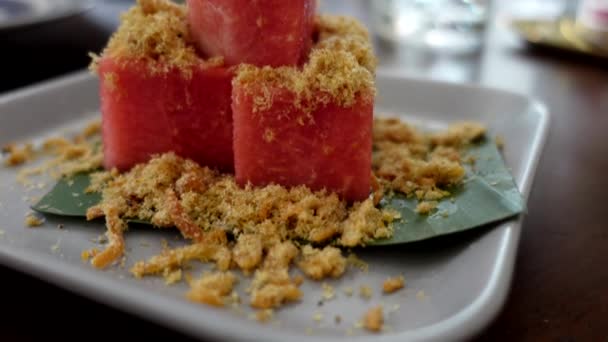 Thai Authentische Klassische Nahrung Wassermelone Mit Getrocknetem Fisch Sommerfrucht Und — Stockvideo