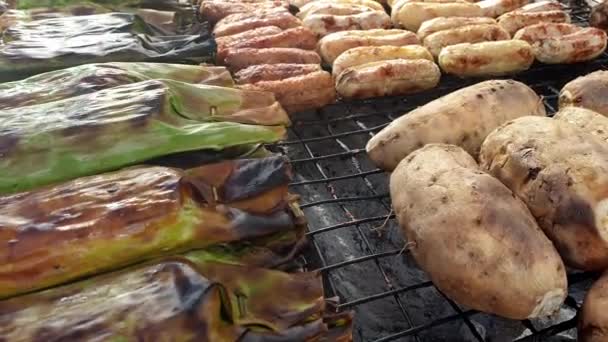 Local Thai Street Food Charcoal Roasted Banana Yam Banana Leaf — Stockvideo