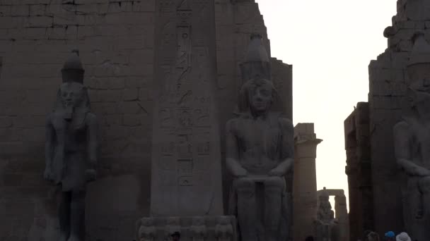 Luxor Ägypten Dez 2019 Karnak Tempel Eingang Abend Sonnenuntergang Touristen — Stockvideo