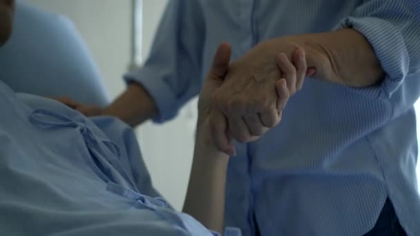 Asian Mom Visiting Adult Som Admit Hospital Holding Hand Encourage — Stock Video