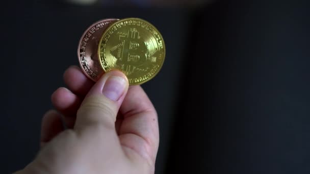 Mão Segurando Bitcion Cripto Moedas Futurista Blockchain Moeda Digital Mercado — Vídeo de Stock