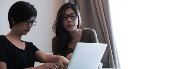 Two Entrepreneur Asian Woman Glasses Working Anywhere Laptop Computer — 스톡 사진