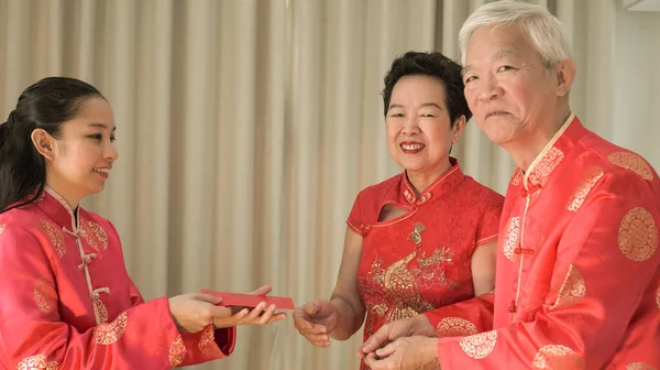Asian Family Gathering Chinese New Year Celebration Red Traditional Costume Stok Foto Bebas Royalti