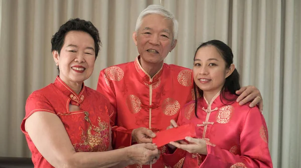Asian Family Gathering Chinese New Year Celebration Red Traditional Costume Royaltyfria Stockbilder