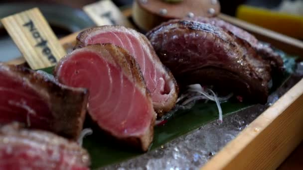 Japońskie Jedzenie Aburi Spalone Tuńczyka Sashimi Premium Filet Specjalne Części — Wideo stockowe