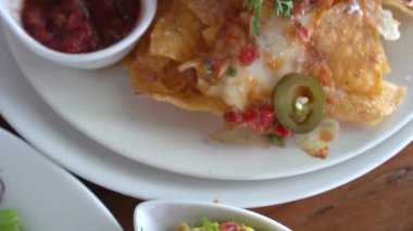 Meksika yemeği mısır tortilla taco ve peynirli cips yakın çekim yiyecek.