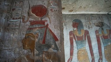 Krallar Vadisi Luxor Mısır Tausert Mezarı ve Setnakht heiroglyphic resim pastel rengi güzel sarı ve mavi fresk tarzı