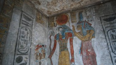 Krallar Vadisi Luxor Mısır Tausert Mezarı ve Setnakht heiroglyphic resim pastel rengi güzel sarı ve mavi fresk tarzı