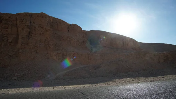 崖の領域内の王の谷ルクソールエジプトの歴史的なファラオの墓の有名な観光旅行先 — ストック写真