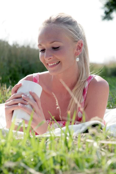 Young woman taking a break — Stock Photo, Image