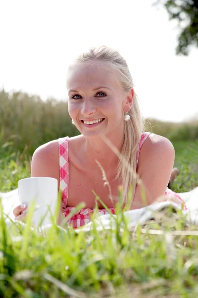 Young woman taking a break — Stock Photo, Image