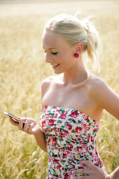 Young woman with mobile phone — Stock Photo, Image