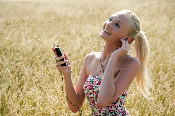 Young woman with mobile phone — Stock Photo, Image