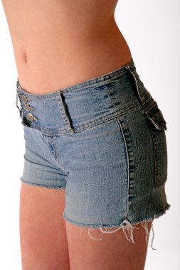 genç bir kadının göbek