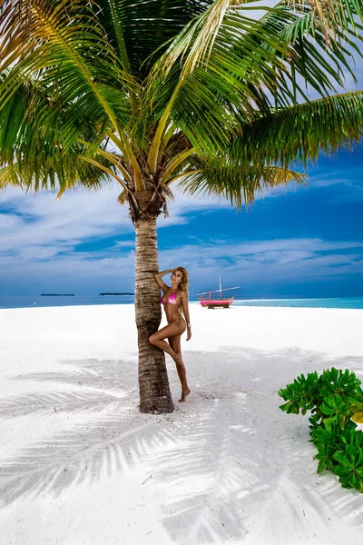 Mooie Sexy Gebruinde Vrouw Bikini Malediven Eiland Jong Glamour Meisje — Stockfoto