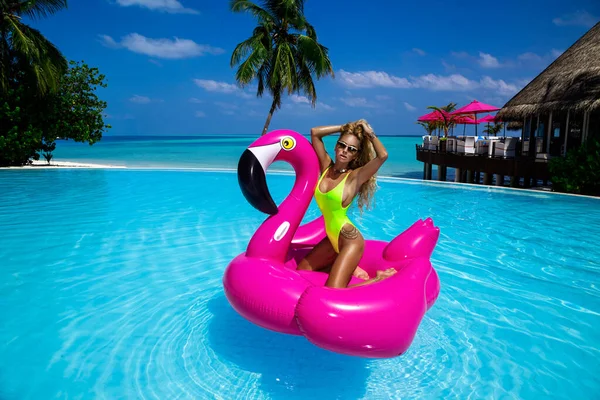 Beautiful Sexy Tanned Woman Pink Flamingo Pool Young Glamour Girl — стокове фото