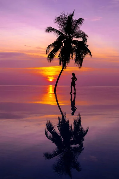 Sunset Maldives Island Luxury Water Villas Resort Wooden Pier Beautiful — Fotografia de Stock