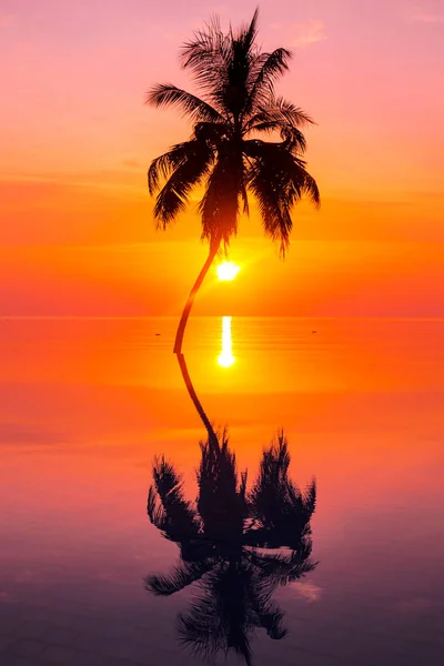 Sunset Maldives Island Luxury Water Villas Resort Wooden Pier Beautiful — Fotografia de Stock