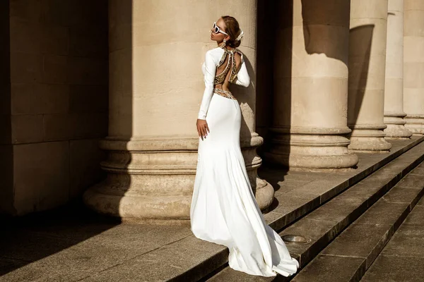 Elegant Luxury Fashion Glamour Stylish Elegant Woman Long Gown White — Φωτογραφία Αρχείου