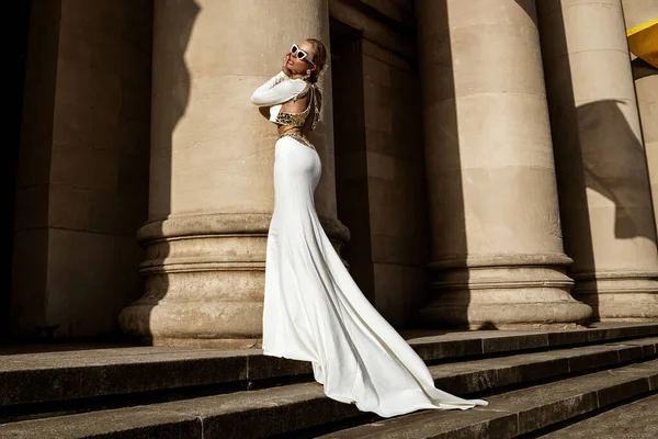 Elegant Luxury Fashion Glamour Stylish Elegant Woman Long Gown White — Stock fotografie