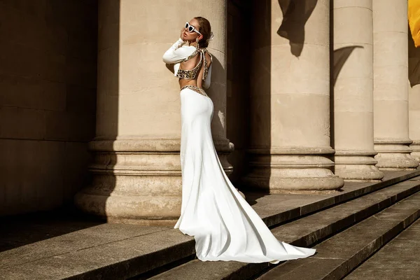 Elegant Luxury Fashion Glamour Stylish Elegant Woman Long Gown White — Fotografia de Stock