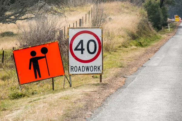 Roadwork Sinal Com Limite Velocidade Uma Beira Estrada Austrália Obras — Fotografia de Stock