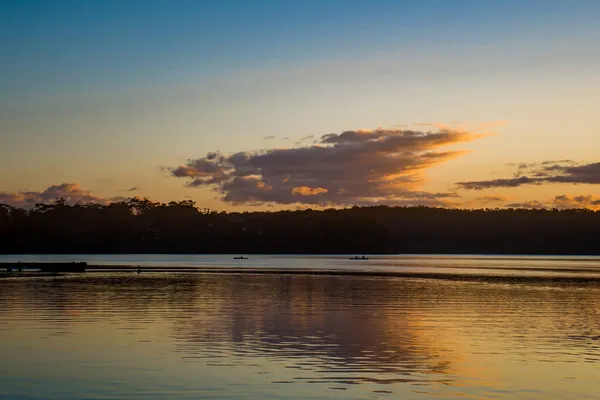 Belo Pôr Sol Lago Tranquilidade Reflexos Água Fundo Natureza — Fotografia de Stock