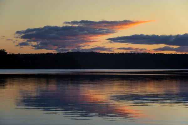 Закат Спокойном Озере Фон Природы — стоковое фото