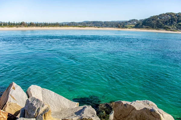 Beautiful Ocean Bay Rocks Sandy Beach Travel Background View Bar — Stock Photo, Image