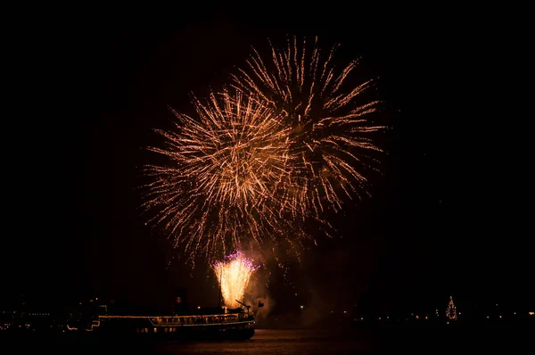 Espectacular Fuegos Artificiales Cielo Oscuro Fondo Celebración Año Nuevo Julio —  Fotos de Stock