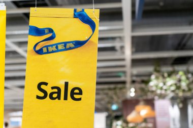 Tempe, Avustralya 2022-01-02 IKEA sezonluk satış tabelası mağazanın içinde.