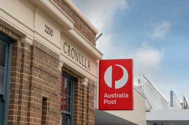 Sydney, Avustralya 2022-01-25 Avustralya Postane dış görünümü. Cronulla NSW 2230. Posta ve teslimat