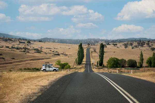 Jindabyne Australia 2019 Jalan Terbuka Lurus Yang Dikelilingi Oleh Pertanian — Stok Foto