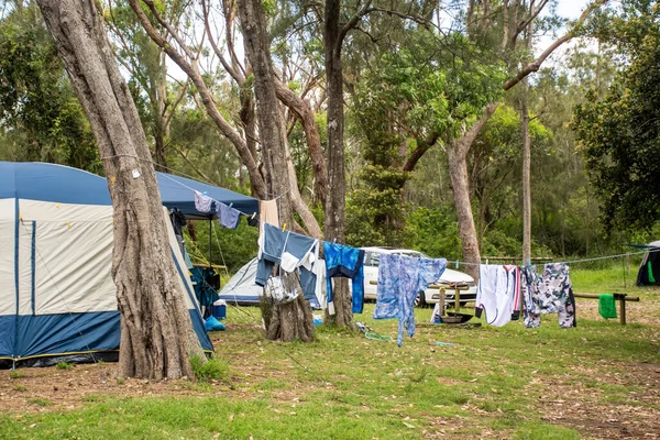 Familienzelt Auf Dem Von Natur Umgebenen Campingplatz Wohnwagen Ferienpark Camping — Stockfoto