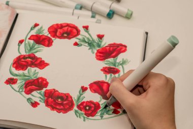 El çizimi kırmızı haşhaş çelengi çizimi. Çizim defterinde alkol bazlı çizim işaretleri var. Anma Günü ve Anzak Günü.