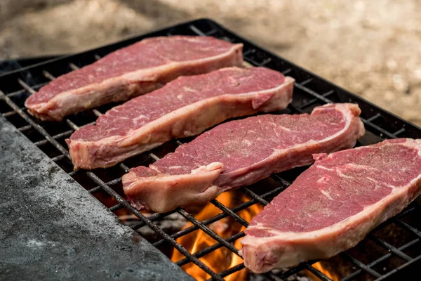 Beef Steaks Grilling Cast Iron Grlill Plate Camp Fire Campfire — Stok fotoğraf