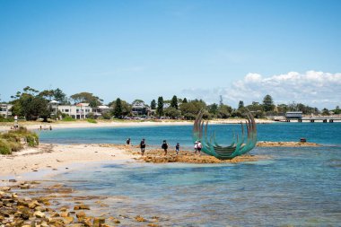 Sydney, Avustralya 2021-11-06 Kurnell Kamay Botany Bay Ulusal Parkı. James Cook iniş yeri. Seyahat yeri tarihi mekan. Kara ve Deniz 'in Gözleri heykeli