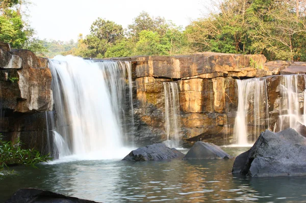 Vackert Vattenfall Regnskogen Landskap Tat Ton Waterfall Chaiyaphum Thailand — Stockfoto