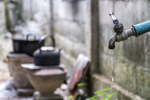 Old Faucet Water Leaking Drop Ground Blurred Background Cooking Pot — Stock Photo, Image