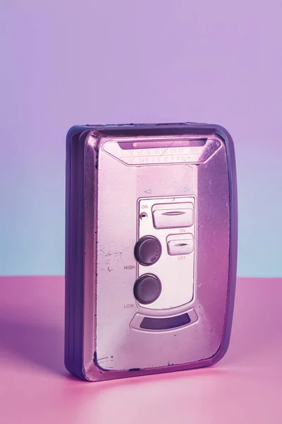 Oude Audio Speler Met Cassette Neon Kleur Retro Stijl Vintage — Stockfoto