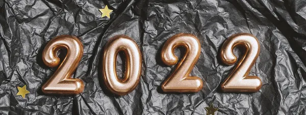 Números 2022 Sobre Fondo Arrugado Negro Con Estrellas Arriba Ver — Foto de Stock