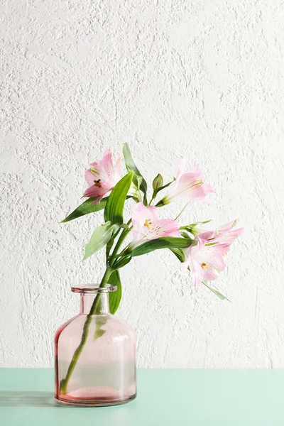 Fresh Beautiful Flowers Vase White Green Background Floral Background Selective — 스톡 사진