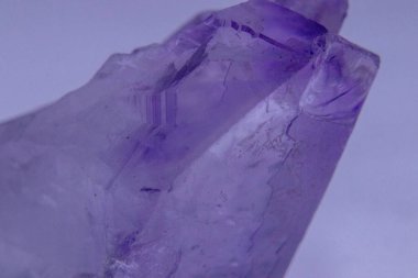 Amethyst Kuvars Kristali 'ni kapat 