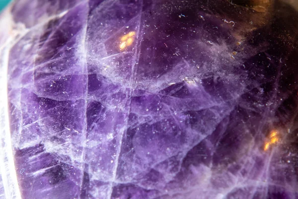 Primo piano di cristallo di quarzo ametista — Foto Stock
