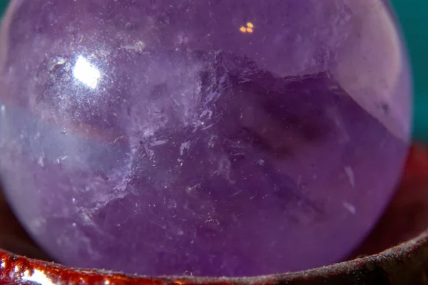 Amethyst Quartz Crystal ball 의 클로즈업 — 스톡 사진