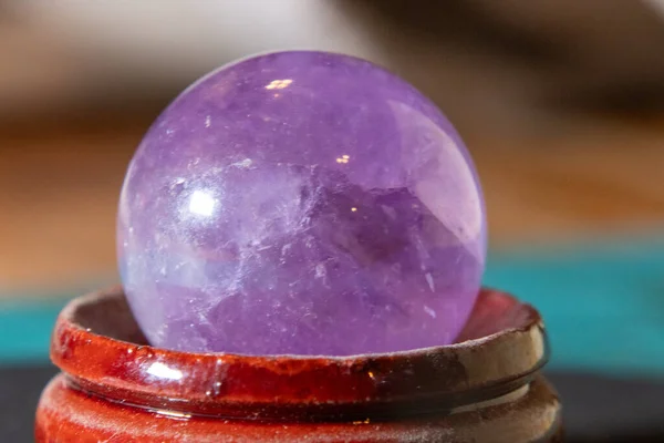 Amethyst Quartz Kristal Topuna yaklaş