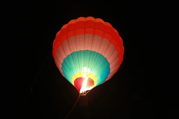 Balão de ar no céu da noite — Fotografia de Stock