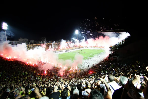 Mecz piłki nożnej pomiędzy aris i boca Juniors Buenos Aires — Zdjęcie stockowe