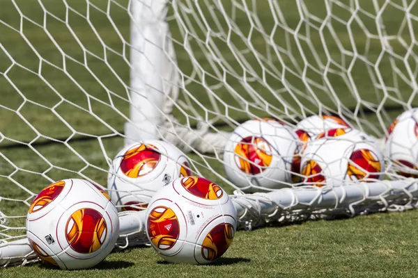 Europa League balls in net during Paok training — Stock Photo, Image