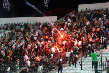 PAOK Selanik karşı hızlı Viyana futbol maç ayaklanmalar